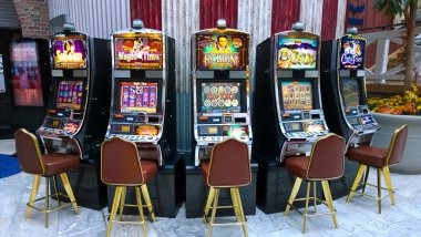 jipan288 live dealer games showing blackjack and roulette tables